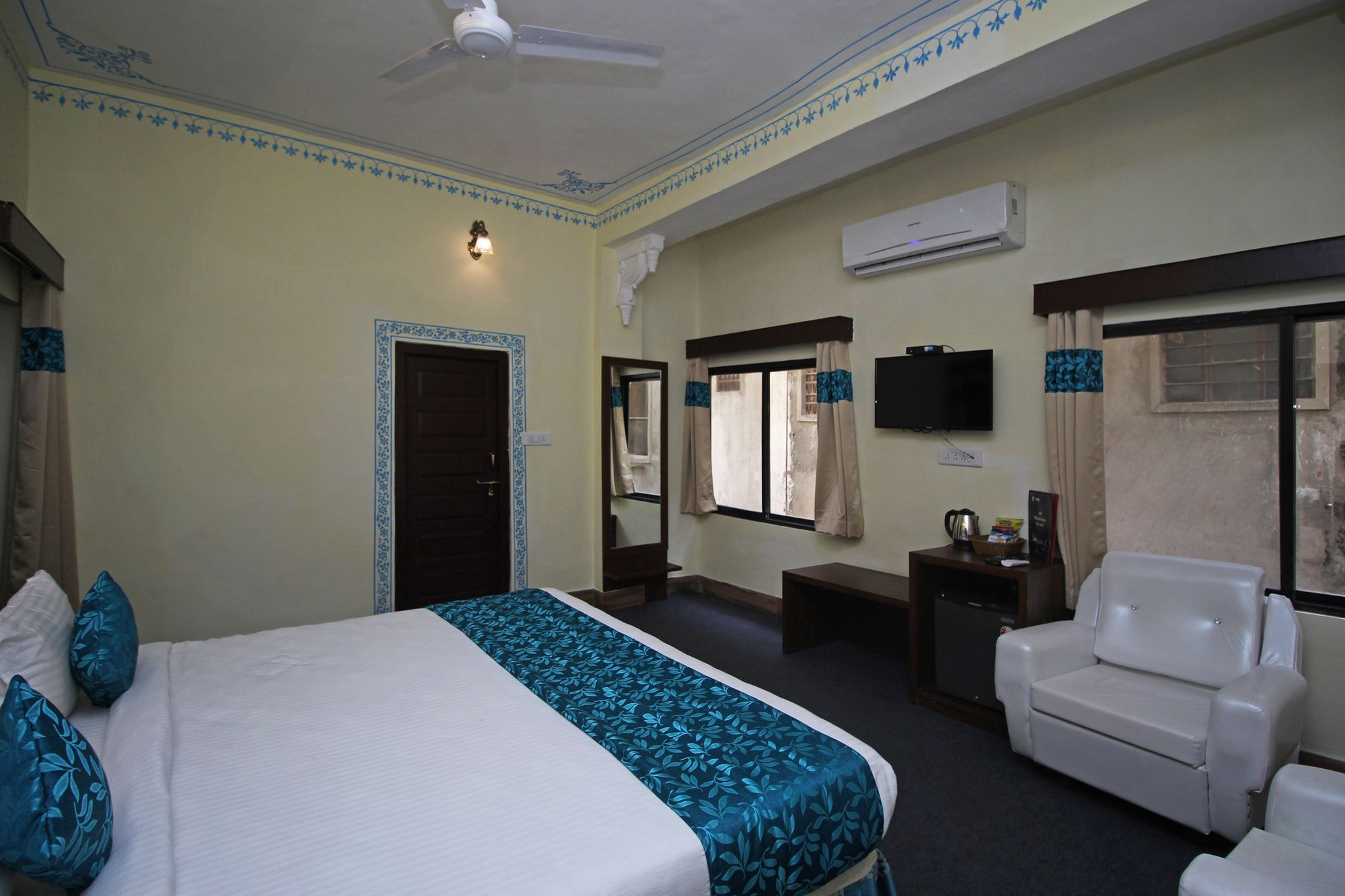 Oyo 9161 Hotel Janak Vilas Udaipur Bagian luar foto